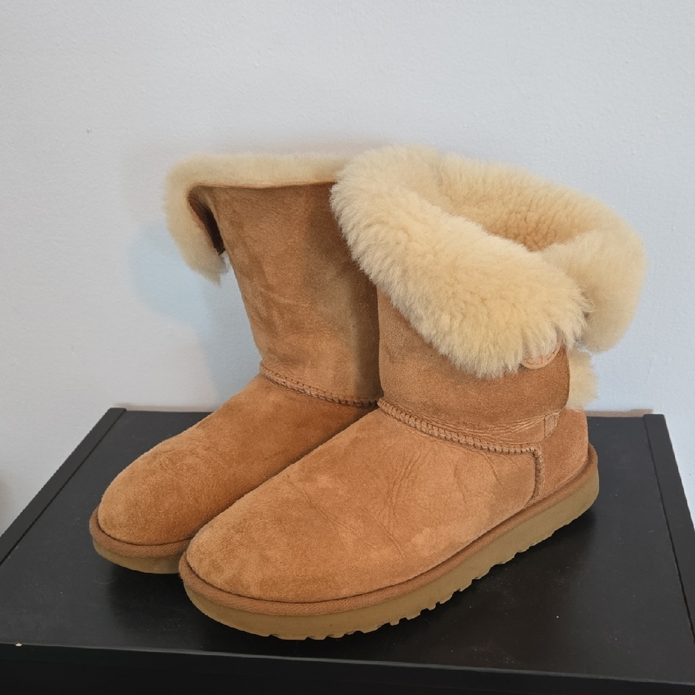 UGG Baily Button Tan Shearling-Lined Boots Sz 9